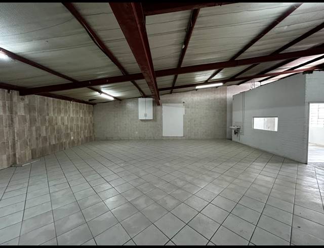 150M² WAREHOUSE TO LET IN WYNBERG